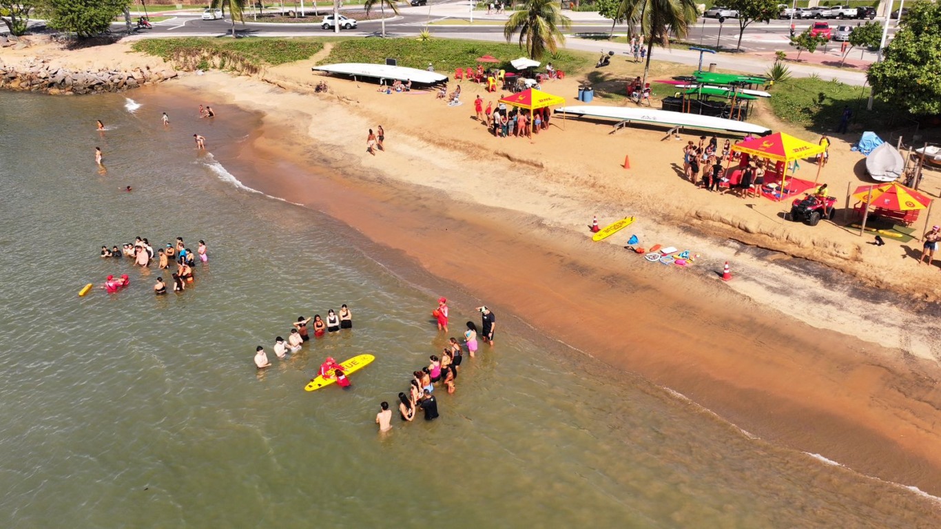 Alunos da UFES da área de saúde fazem treinamento de guarda-vidas/Foto: Thiago Soares
