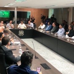 Representantes do agro capixaba e membros do comitê que acompanha o aumento de tarifas dos EUA se reuniram pela primeira vez no Palácio da Fonte Grande, em Vitória. Crédito: Edu Kopernick