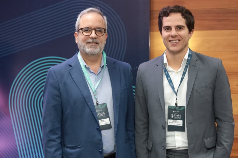 André Brito (Gerente Executivo de Relações Corporativas da Suzano) e Felipe Caroni (Diretor-executivo da Rede Vitória)