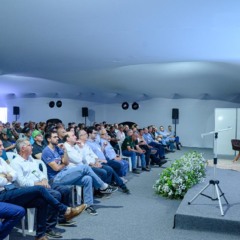 “O Brasil vai ser o campeão mundial da segurança alimentar”, diz Roberto Rodrigues, ex-ministro da Agricultura, na Feira da Cooabriel