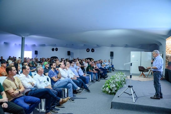 “O Brasil vai ser o campeão mundial da segurança alimentar”, diz Roberto Rodrigues, ex-ministro da Agricultura, na Feira da Cooabriel