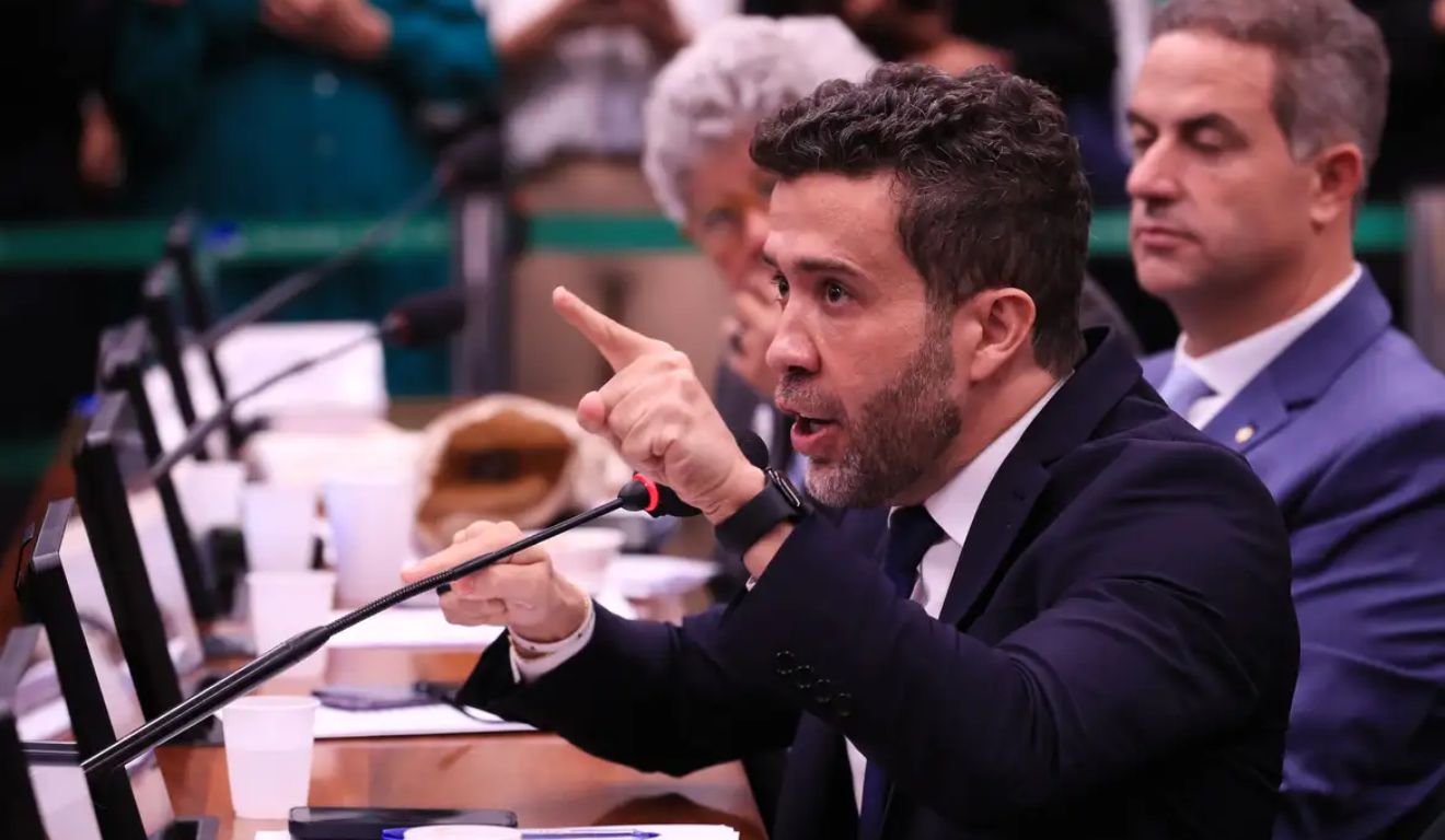 andré janones foi suspenso