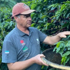 Deneval Miranda produz café arábica no Sítio Cordilheiras, em Iúna (ES). Foto: Breno Ribeiro