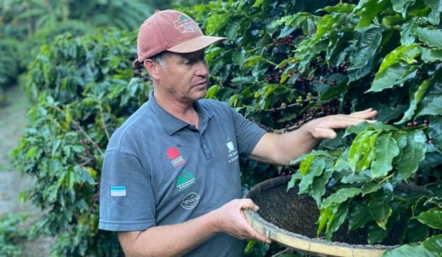 Deneval Miranda produz café arábica no Sítio Cordilheiras, em Iúna (ES). Foto: Breno Ribeiro