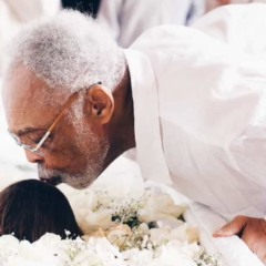 Gilberto Gil se despediu da filha com um beijo (Foto: Lia Maciel/ @cemiteriodapenitenciarj)
