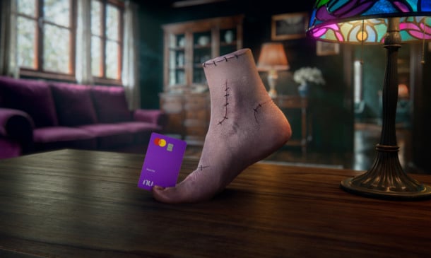 Nubank lança campanha inspirada na série da Netflix Wandinha, e mostra soluções para clientes darem o próximo passo em suas finanças