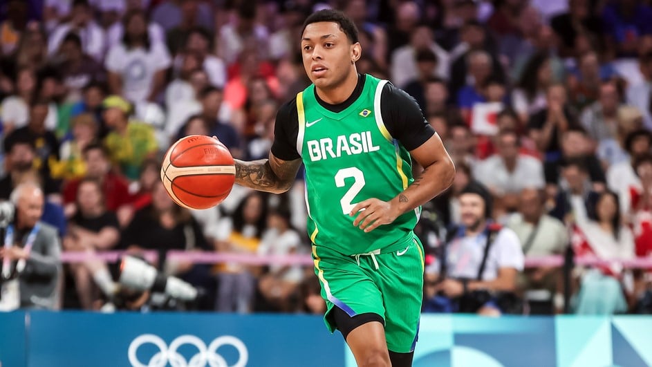 2024.08.02 - Jogos Olímpicos Paris 2024 - Lille - Basquete masculino - Brasil enfrenta o Japão na última partida da fase de grupos. Na imagem o atleta Yago dos Santos. - Foto: Gaspar Nóbrega/COB