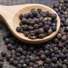 Tarifaço dos EUA trava exportações e ameaça competitividade da pimenta-do-reino capixaba