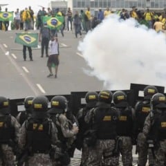 Polícia durante atos golpistas em 8 de janeiro de 2023