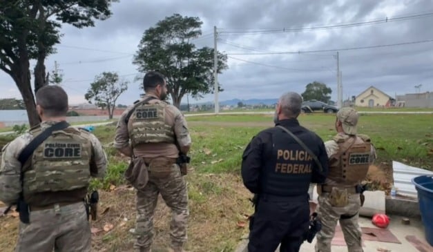 policiais em operação