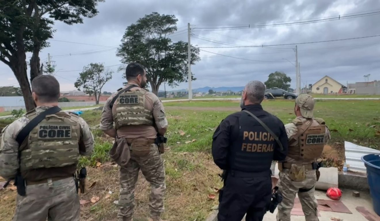 policiais em operação
