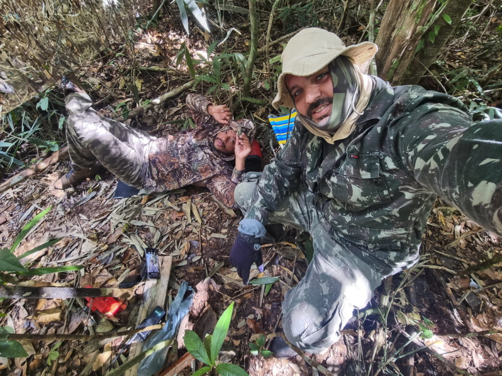Pesquisadores em diferentes momentos das atividades de campo do Projeto Harpia