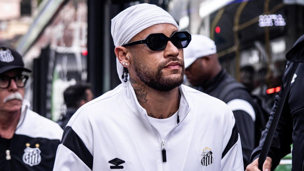 Neymar desembarca no aeroporto de Vitória. 09/07/2025