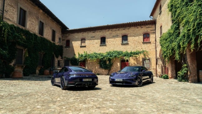Dois modelos de Porsche: 911 Carrera e Taycan podem estar em concessionária própria no Estado em 2026. Crédito: Divulgação/Porsche