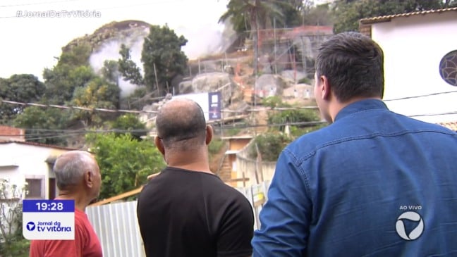 Famílias em Vitória enfrentam risco de deslizamentos e aguardam conclusão de obras