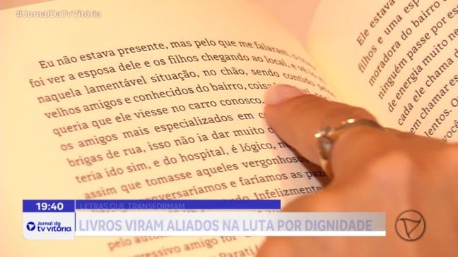 Livros viram aliados na luta por dignidade em comunidades carentes