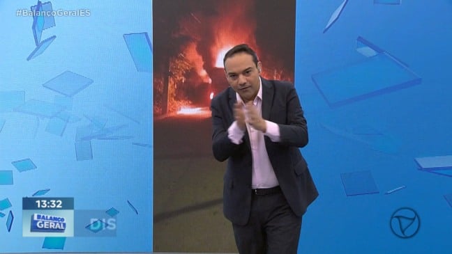 Onibus incendiado em Cariacica deixa jovem ferido e gera medo