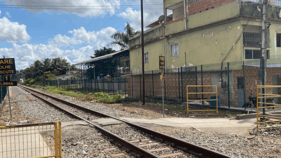 Linha de trem em Flexal 1 (Foto: Thiago Soares)