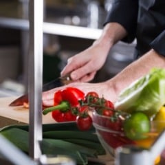 Clássicos como moqueca, mijadra, onigiri e boulette bourguignon estarão no menu. Foto: Freepik