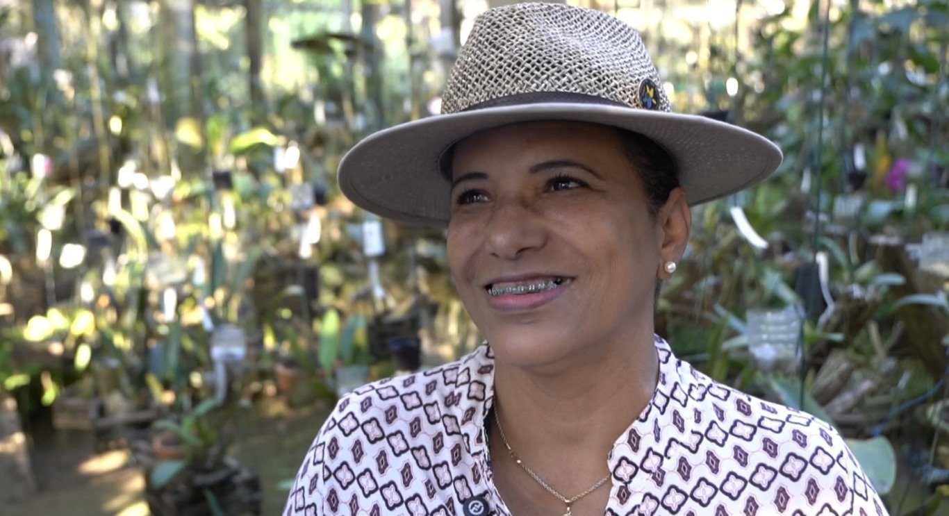 Ângela Guedes Paulo administra um orquidário em Vila Velha