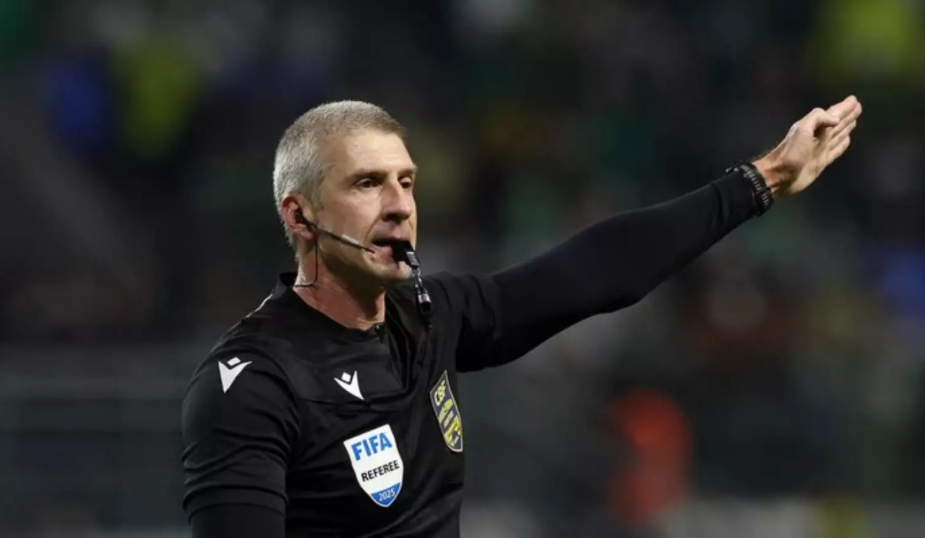 Daronco expulsou auxiliares de Abel Ferreira após reclamações sobre irregularidade no primeiro gol corintiano.

- Foto: Cesar Greco/Estadão / Estadão