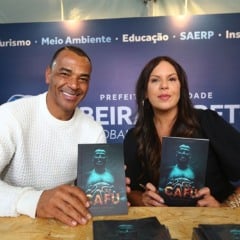 Cafu e a jornalista Mariah