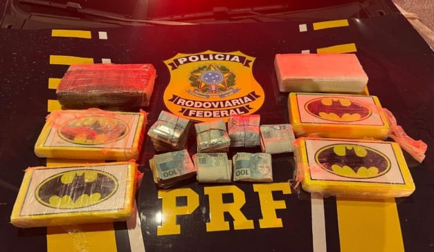 Cocaína com símbolo do Batman é apreendida em carro na BR-101