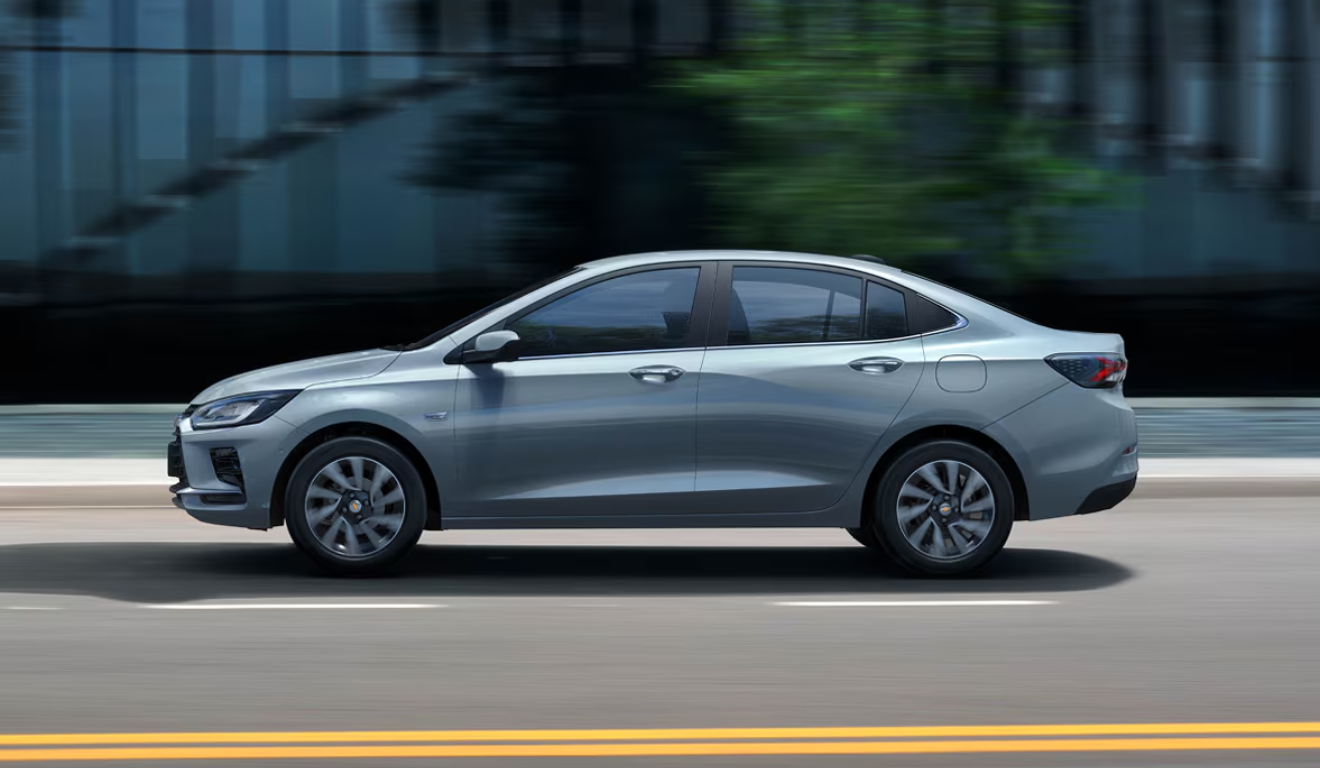 Chevrolet Onix Plus está entre os sedãs mais econômicos e acessíveis para comprar em agosto/Divulgação