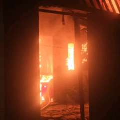Incêndio atinge residência na Serra/Foto: Reprodução Leitor