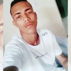 Motociclista morre após bater contra carro estacionado na Serra