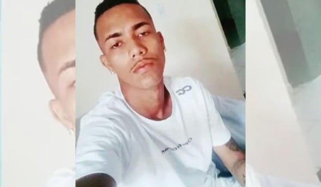 Motociclista morre após bater contra carro estacionado na Serra