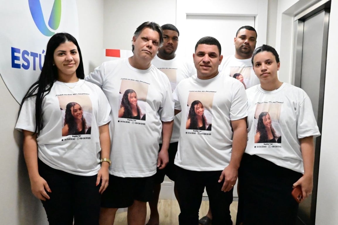 Família da adolescente Sophia Vial