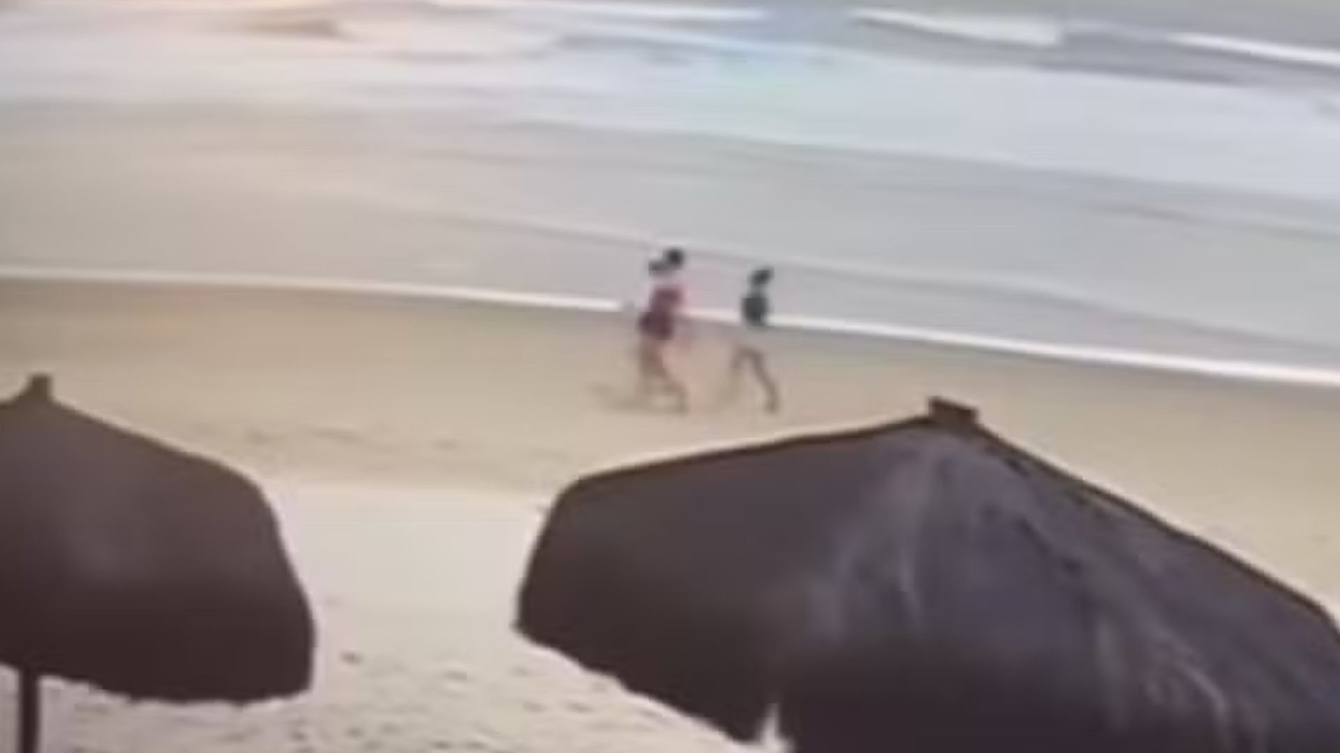 Mulheres foram encontradas mortas após saírem para caminhar em praia turística da Bahia (Foto/Reprodução: redes sociais)