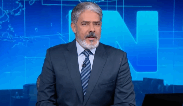 William Bonner se afasta temporariamente do Jornal Nacional devido a uma gripe e é substituído por Hélter Duarte/Foto Reprodução