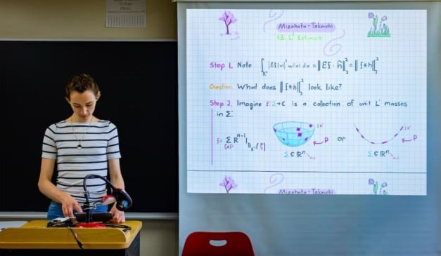 O mundo da matemática ficou surpreso quando Cairo anunciou seu contraexemplo para a conjectura de Mizohata-Takeuchi — tanto porque ele resolvia um grande problema em aberto, quanto porque Cairo ainda estava no ensino médio na época.  Foto: Valerie Plesch/Quanta Magazine
