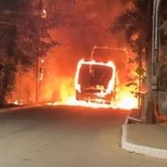 Passageiro se queima em incêndio a ônibus em Roda D'água, Cariacica