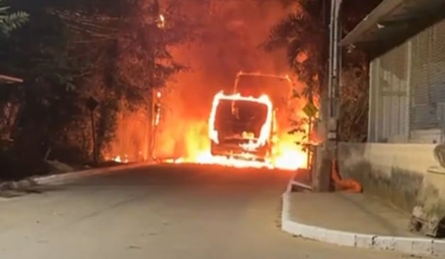 Passageiro se queima em incêndio a ônibus em Roda D'água, Cariacica