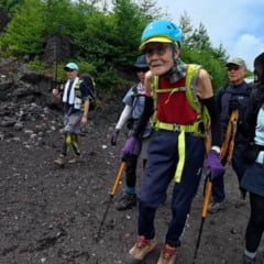 Kokichi Akuzawa, de 102 anos, se tornou a pessoa mais velha a escalar o Monte Fuji. Foto: Reprodução/Guinness World