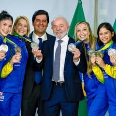 Lula recebe atletas medalhistas do Mundial de Ginástica Rítmica no Palácio do Planalto