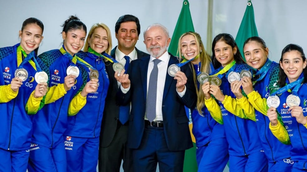 Lula recebe atletas medalhistas do Mundial de Ginástica Rítmica no Palácio do Planalto