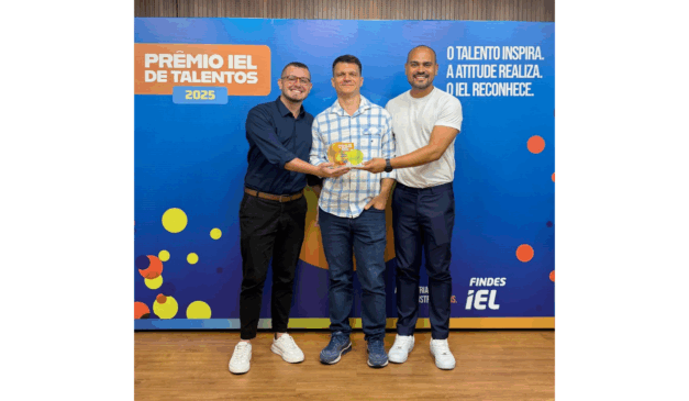 Pablo Gatt, Coordenador de Pesquisa e Extensão da Multivix Vitória; Rafael Gariolli, aluno de psicologia da Multivix Vitória e Adoniram Santos, Setor de Estágio da Multivix Vitória. Foto: Multivix/Divulgação