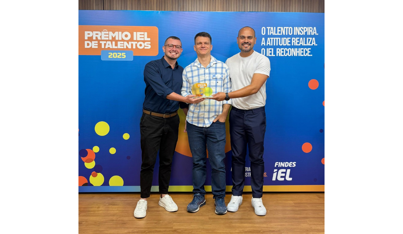 Pablo Gatt, Coordenador de Pesquisa e Extensão da Multivix Vitória; Rafael Gariolli, aluno de psicologia da Multivix Vitória e Adoniram Santos, Setor de Estágio da Multivix Vitória. Foto: Multivix/Divulgação