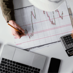 Para alcançar a meta de inflação, o Banco Central usa como principal instrumento a taxa básica de juros, a Selic. Foto: Freepik