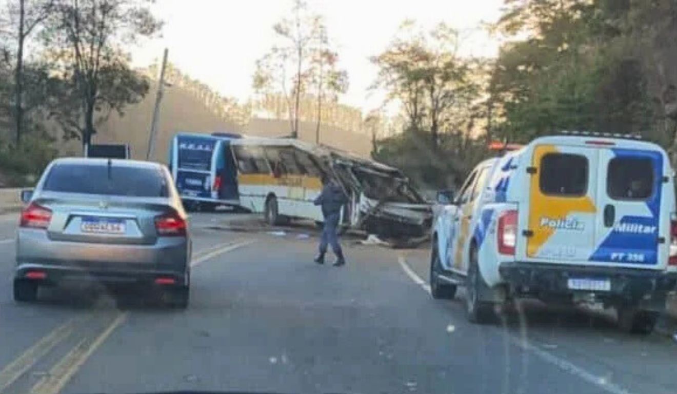 Motorista morre em acidente com ônibus escolar em Cachoeiro