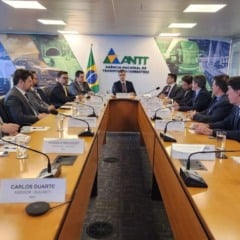Assinatura do novo contrato aconteceu em Brasília, com presença de representantes da Ecovias Capixaba e agência reguladora. Crédito: Divulgação/Ecovias 101