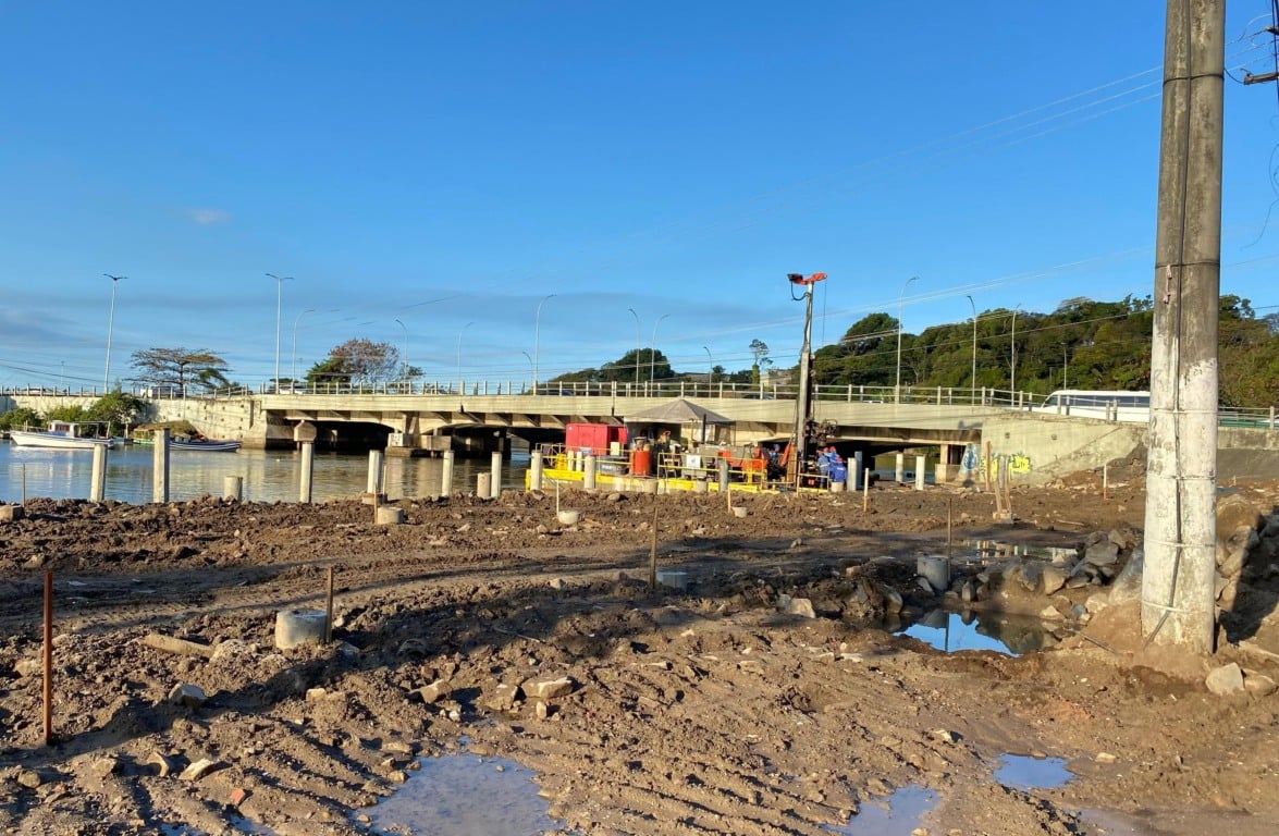 Obras canal de Camburi