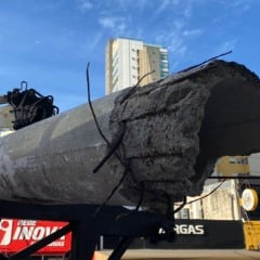 Postes caem em avenida na Praia de Itaparica, Vila Velha