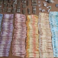 Mais de R$ 9,7 mil foram recuperados na ação policial que culminou na prisão do traficante Sarué. Foto: Reprodução/Sesp