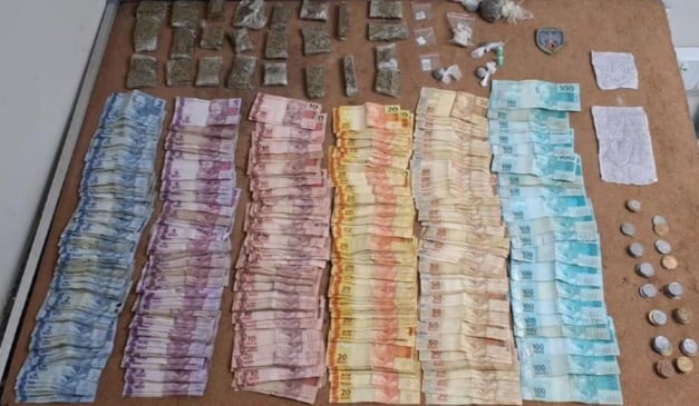 Mais de R$ 9,7 mil foram recuperados na ação policial que culminou na prisão do traficante Sarué. Foto: Reprodução/Sesp