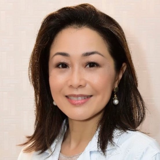 Dra. Claudia Shiratori